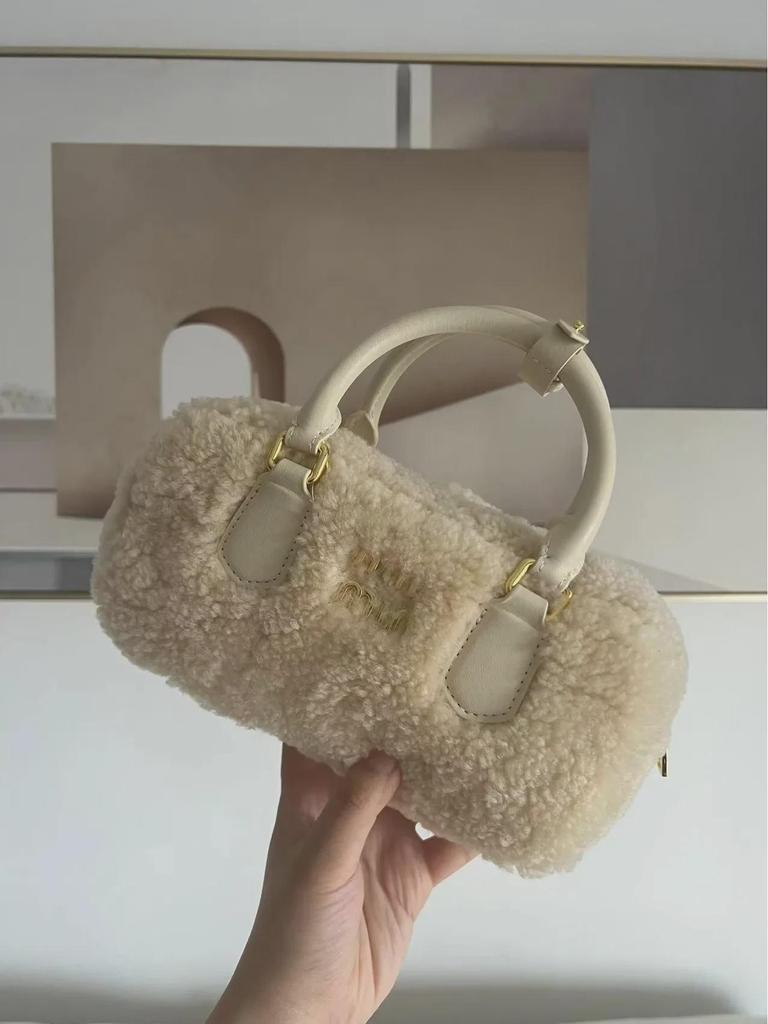 Cute Lamb Plush Saddle Bag - New Autumn/Winter 2023 Fashion Versatile Casual Shoulder Handbag.