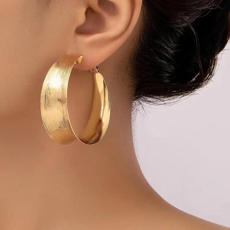New Women's Earrings European and American Style Casual Fashion Trend Creative C-shaped Large Circle Temperament Semi-circle