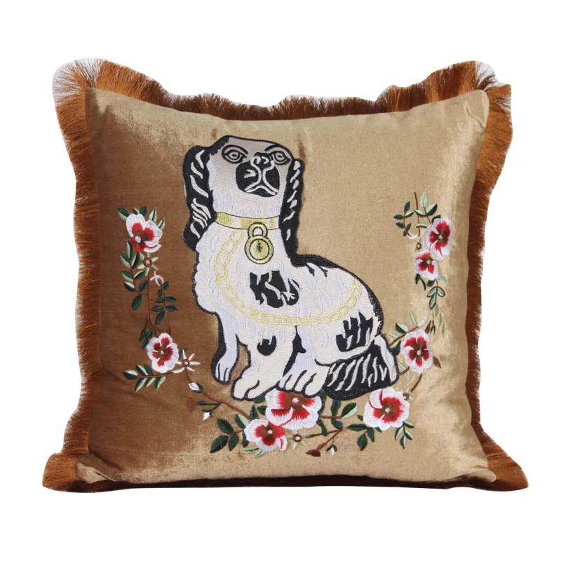 Medicci Home Vintage Cushion Cover Red Wine Velvet Plant Animals Honeybee Embroidery Throw Pillow Case Luxury Living Room Decor