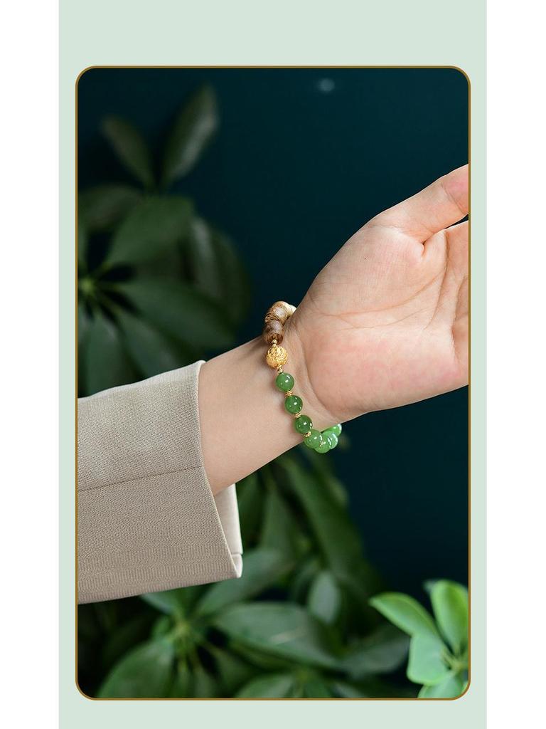 Hetian Grüner Jade & Sandelholz Perlenarmband mit 925 Silber Gott des Reichtums Anhänger