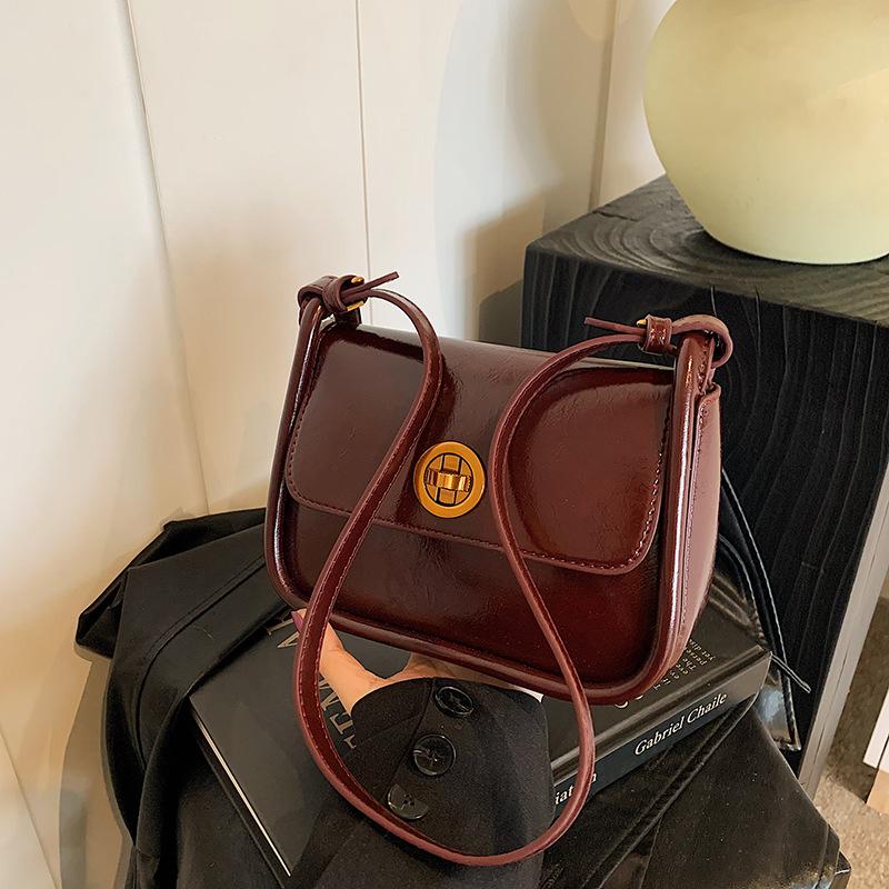 

Popular small square bag women s autumn and winter new shoulder armpit bag high-end retro messenger bag