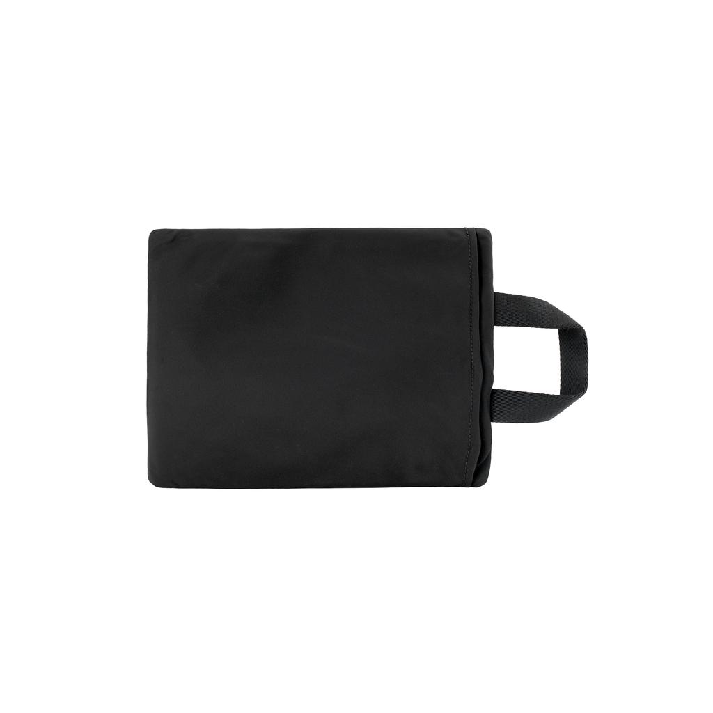 Burberry Letter Pattern Applique Zipper Leather Pouch Men Pouch Black 80653121