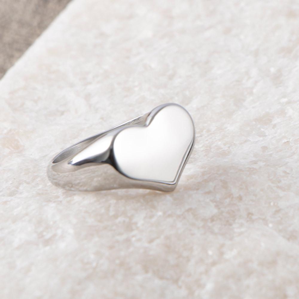 

Non-fading Heart-shaped Titanium Steel Unisex Ring with Mirror Finish SA083 US Size 9