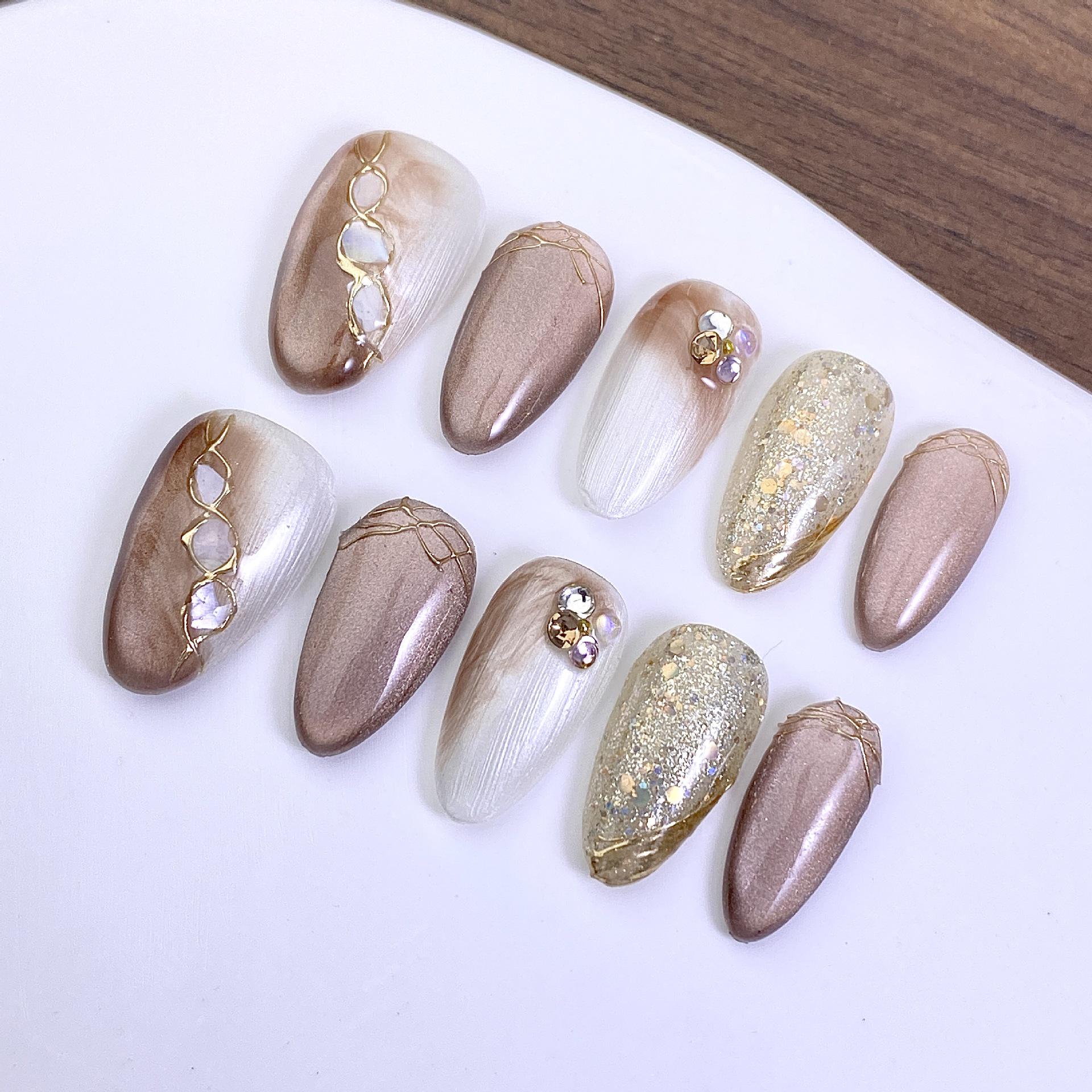 Almond Cat Eye Glitter Nails: Detachable, Wearable, Smudge-Proof False Nails with Whitening Finish Medium