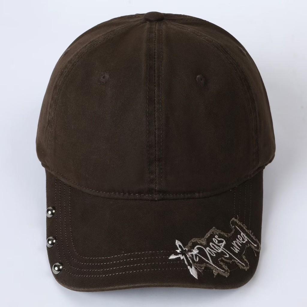 

Embroidered Baseball Cap With Adjustable Fit For Casual Men And Women коричневий