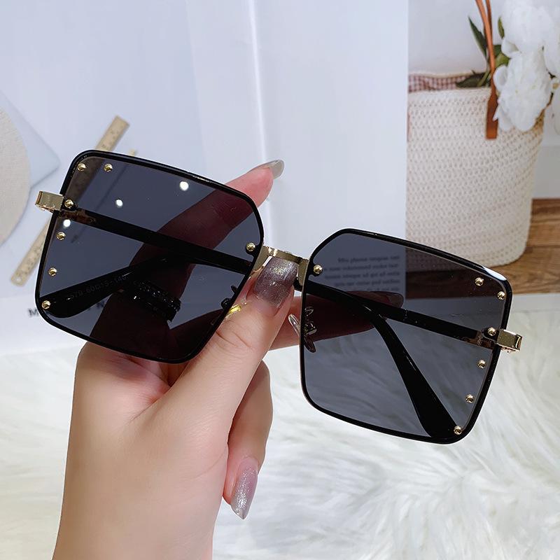 Gradient Cut-Edge Large Frame Women's Fashion Sunglasses - Slimming & Stylish Street Style