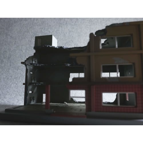 TOMYTEC 1/144 DioColle Combat Series DCM03 Destroyed Building B Pre-painted Plastic Model 311867