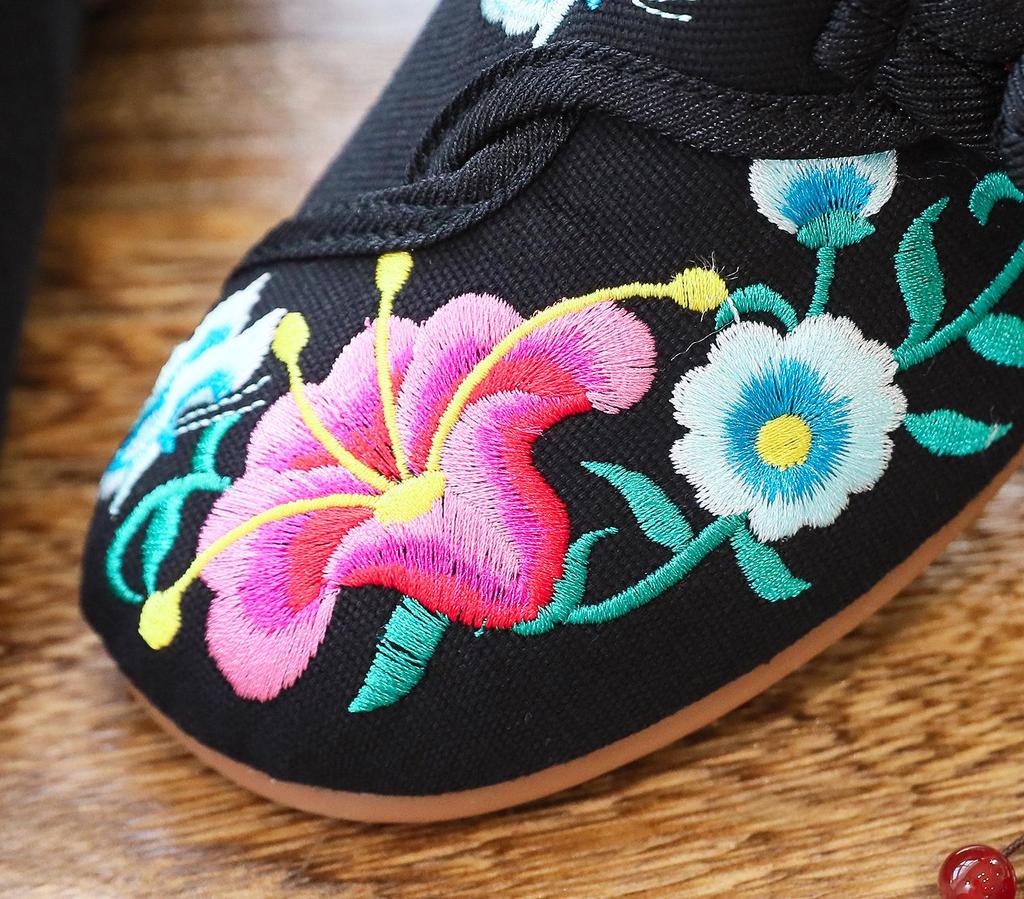 Women's Spring & Autumn Canvas Flats with Morning Glory Embroidery