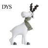 Moderne Wohnzimmer-Tischdekorationen Nordisch Minimalistisch Harz Rentierfigur mit Strickschal, Niedliche Heilende Hirschstatue, Mattweißer Boho-Tisch