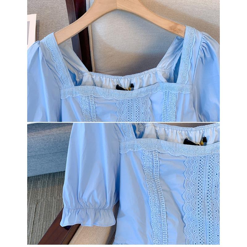 Kobieca letnia sukienka plus size o luźnym kroju i niszowym designie