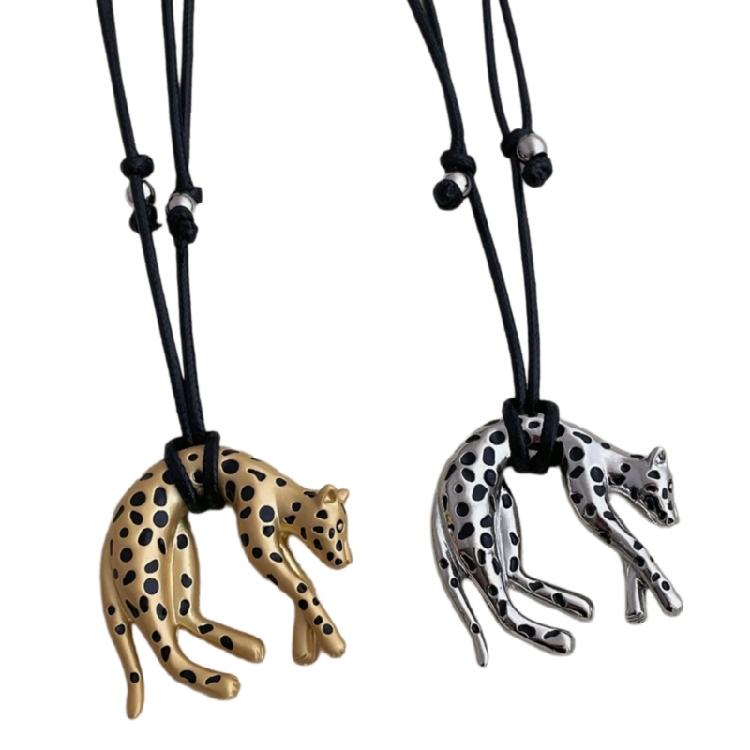 Stylish Clavicle Necklace With Vintage Leopard Pendant In Electroplated Finish For Enhancing Personalize Styles