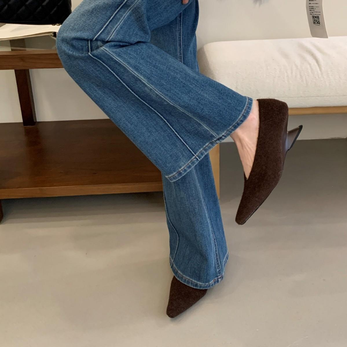 

Retro suede wedged pointed single shoes women s Korean version commuting shallow mouth high heels one pedal grandma shoes 39 коричневий