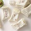 Chaussettes blanches simples, polyvalentes, jolies, nœuds papillon, petites fleurs, chaussettes tube moyennes pour femmes, Kawaii Harajuku Jk Lolita, chaussettes en coton pour filles