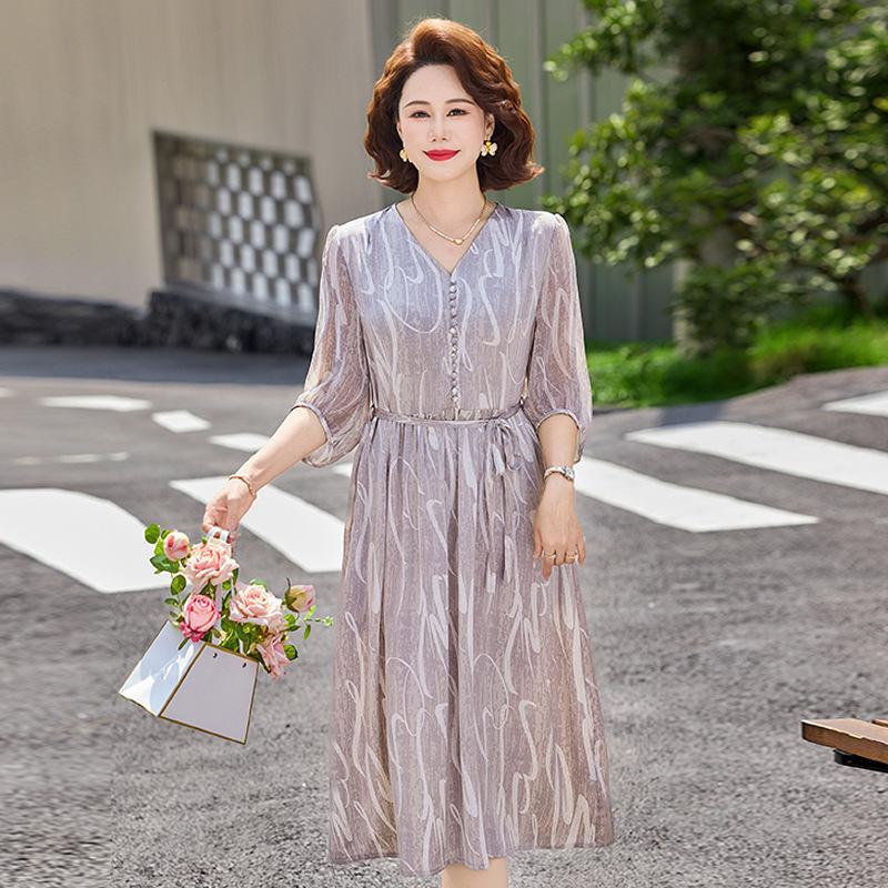 2026 Elegant Waist-Cinched Summer Dress for Mothers: Slimming and Stylish Skirt for Middle-Aged and Elderly Women