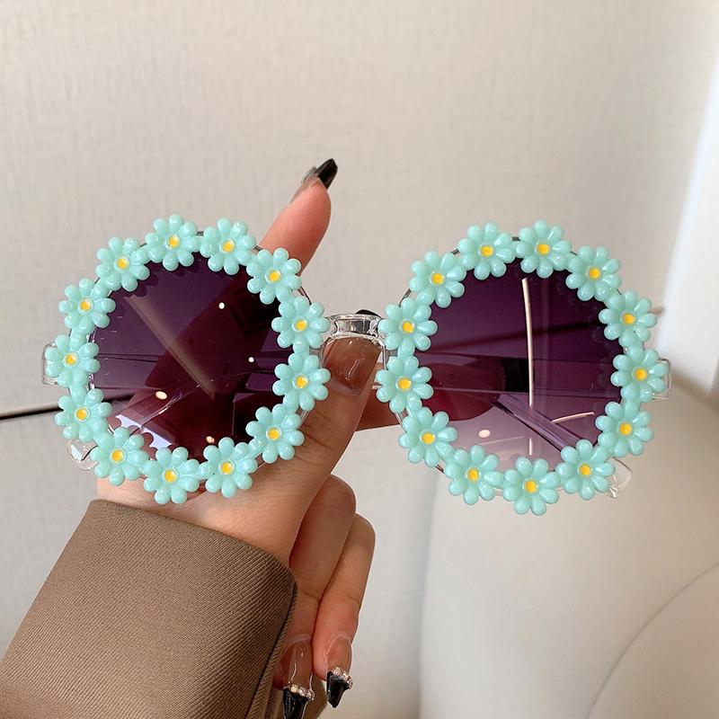 Retro Special Round Daisy Flower Sunglasses Woman Vintage Fashion Brand Female Eyewear Party Travelling UV Shades