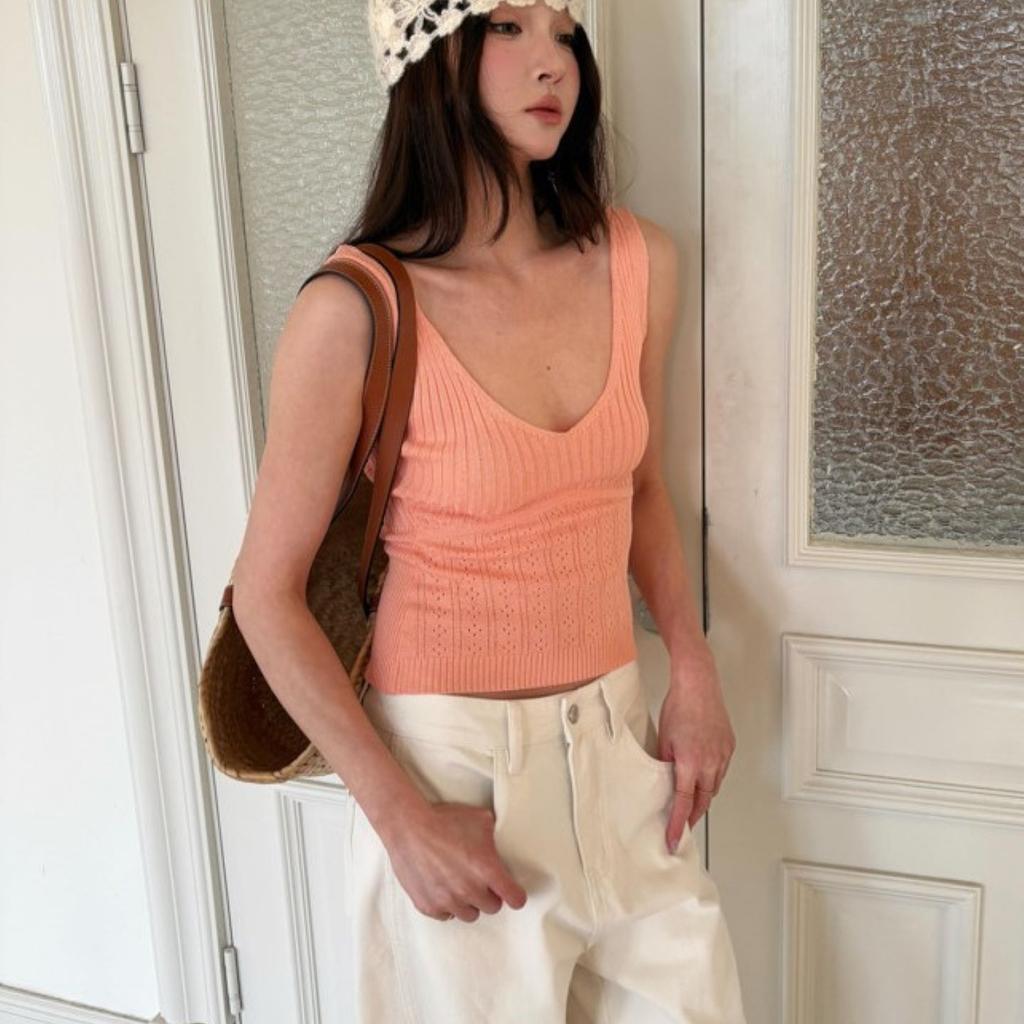 New Design Women's Blouse with Stylish Waistline, Relaxed Style V-neck Inner Layer, Versatile Base Top for Women, Knitted Sweater