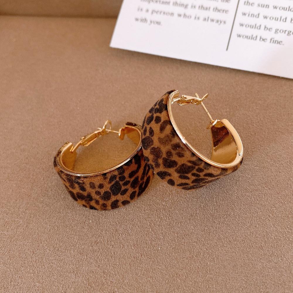 Temperament Leopard Print Earrings Maillard Style Retro Earrings Luxury Flocked Ear Circle  Party леопардовый