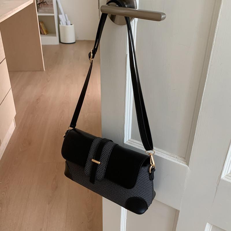 Niche Design Light Luxury Baguette Armpit Bag Summer New Fashion Versatile Matte Splicing Shoulder Messenger Bag