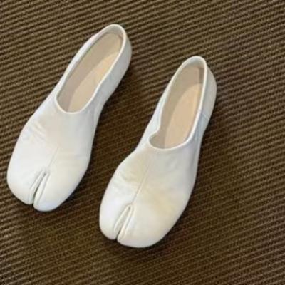 Rindsleder-Version~ Retro-Nische geteilte Zehenschuhe flache Sohle Ein-Pedal Single Shoes Damen neue vielseitige kleine Lederschuhe