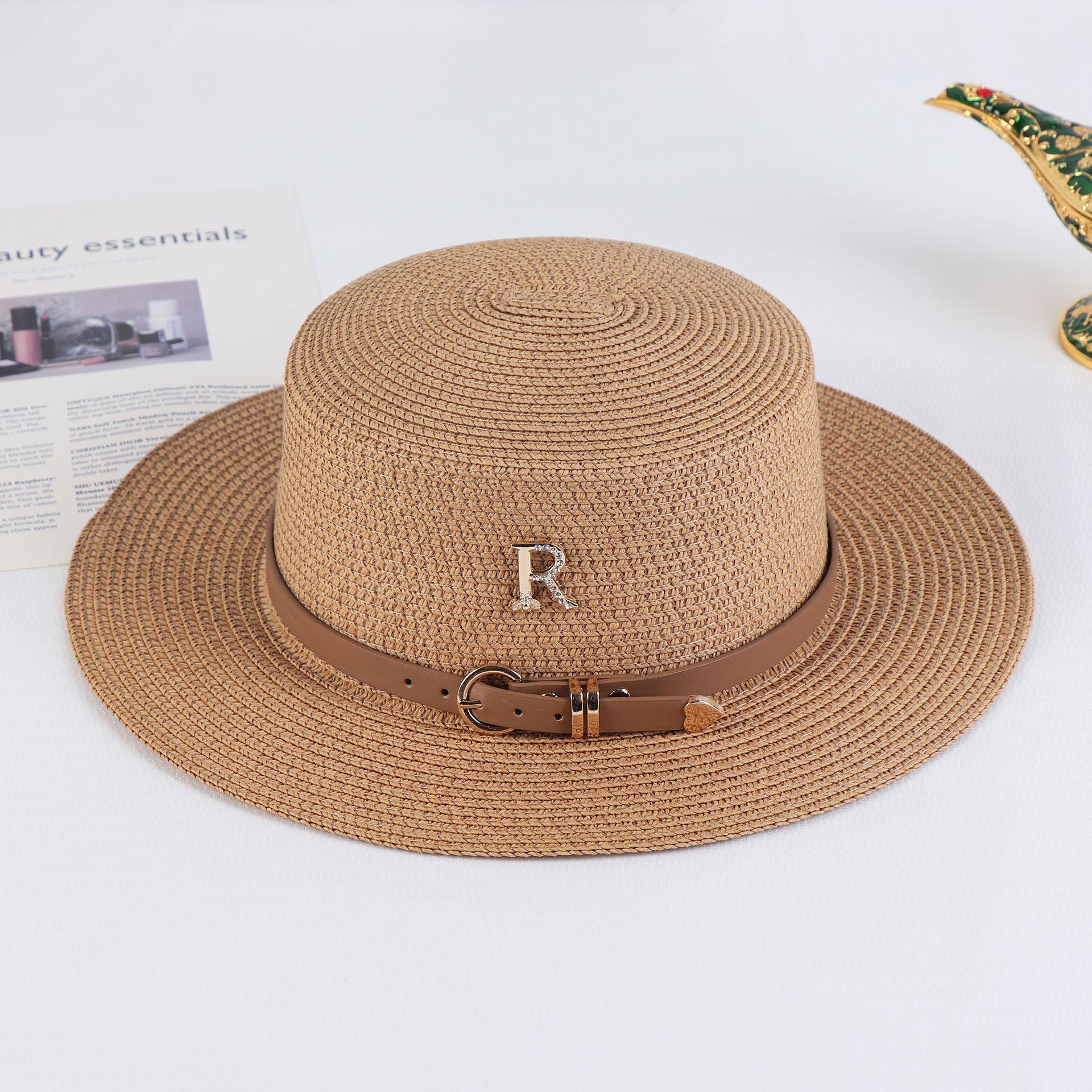 

Женский ремень со стразами и буквой R, персонализированная соломенная шляпа для летнего отпуска на море. Британская ретро-шляпа с плоским верхом. One Size хаки