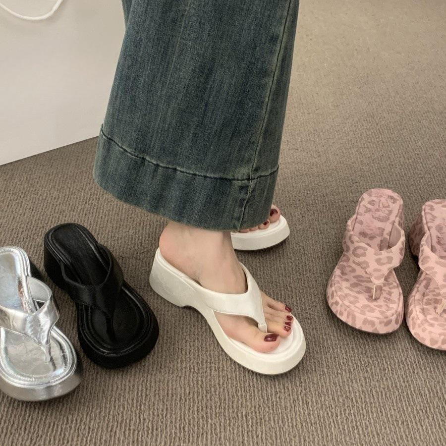 Fairy wind thick bottom slope heel leopard print toe flip-flops beautiful seaside beach slippers female summer wear