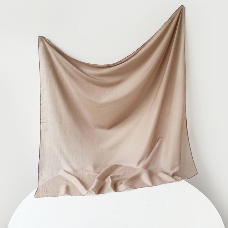 Ensfarvet skjerf Tyrkia Gaskludskjerf Stort firkantet skjerf Vår Nytt Silkeskjerf Europeisk og Amerikansk Hodeskjerf Skjerf