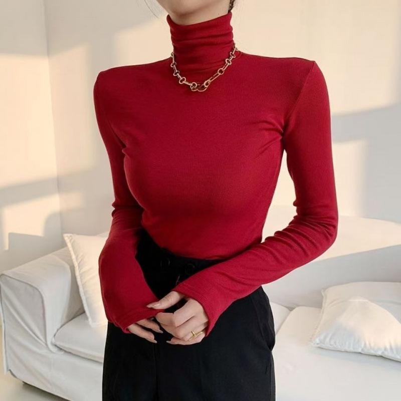 A High-neck Base Layer Shirt Is A Versatile Choice for Women. Pair It with A Long-sleeved T-shirt for A Slim-fitting Top in Autumn and Winter