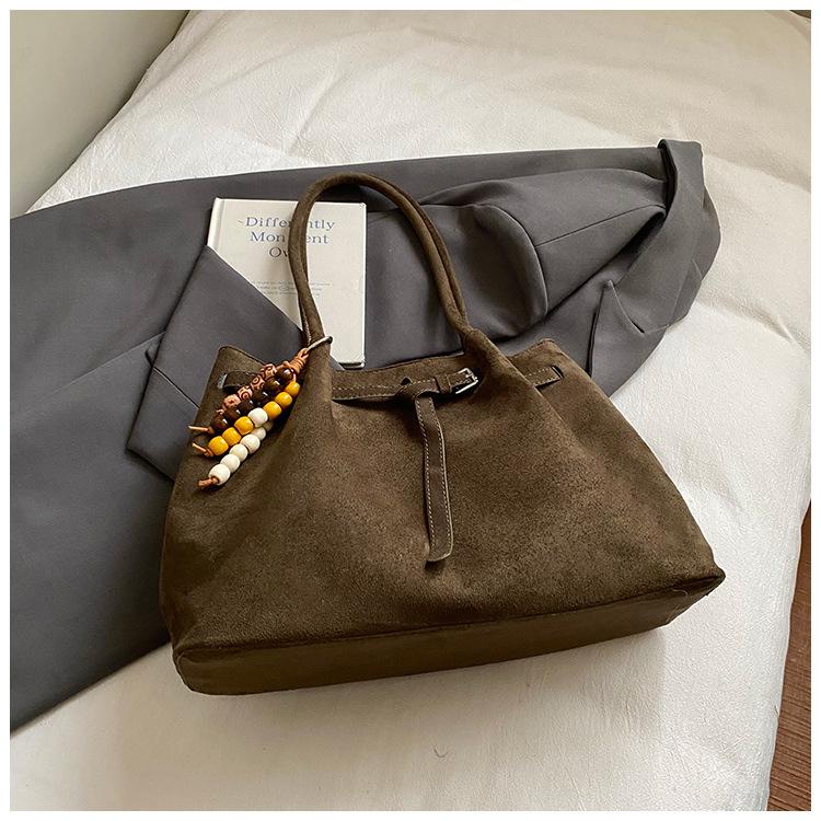 Retro high-value underarm bag women's 2025 new large-capacity suede tote bag simple shoulder commuter bag