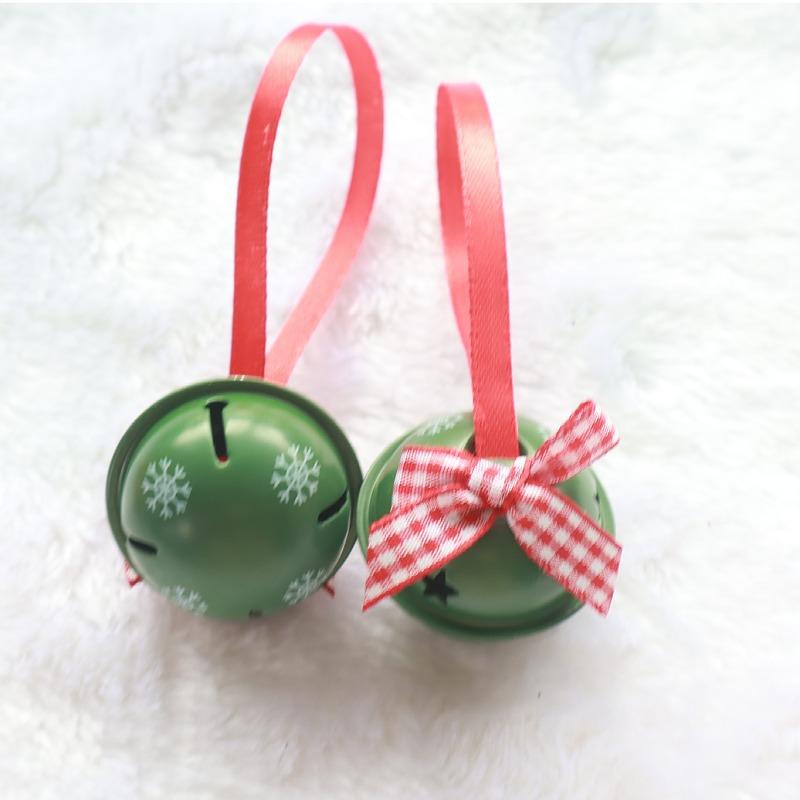 12Pz Festosi Campanellini di Natale con Nastri Rossi e Motivi a Stella Perfetti per Albero di Natale e Decorazioni per la Casa.