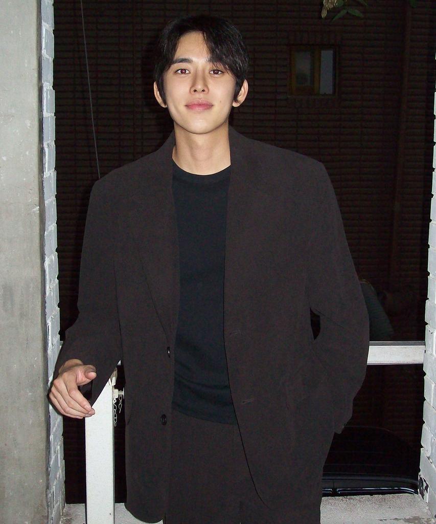 Mindbridge [Couture] Corduroy Oversized Jacket - 2 Colors