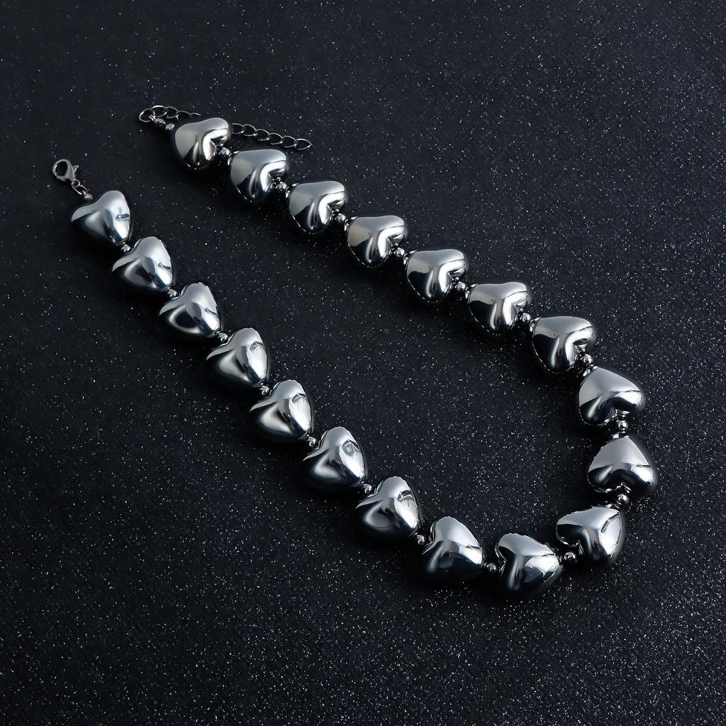 Necklace Decoration, Exaggerated Sweet And Cool Three-Dimensional Love Beaded Necklace, Trendy And Light Luxury High-End Collarbone Chain