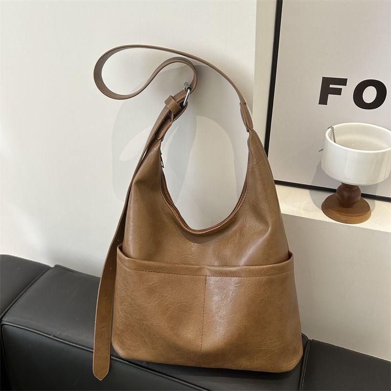 

Retro bag 2025 new shoulder bag premium texture commuter underarm tote large capacity versatile messenger bag