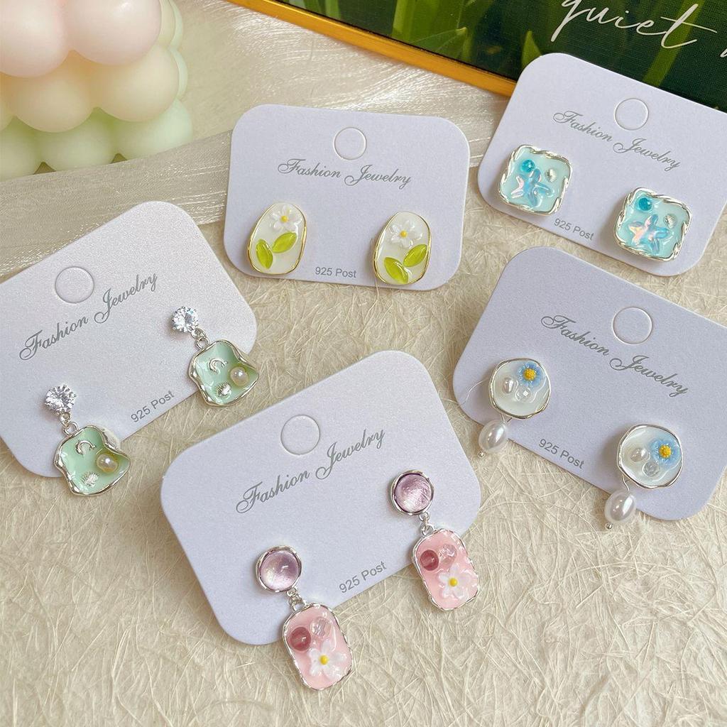 Summer Floral Cat's Eye Earrings: Delicate Silver Needle Design for Women