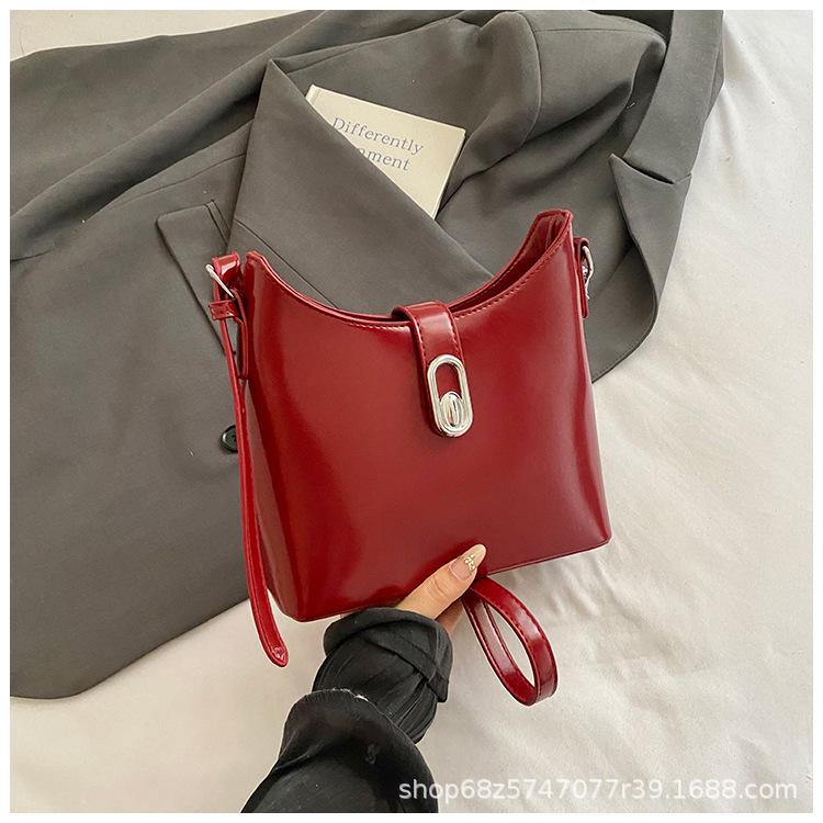 Underarm Bag Women's 2025 New Fashion Niche Design Commuter Bag Is Popular This Year, Shoulder Messenger Bag