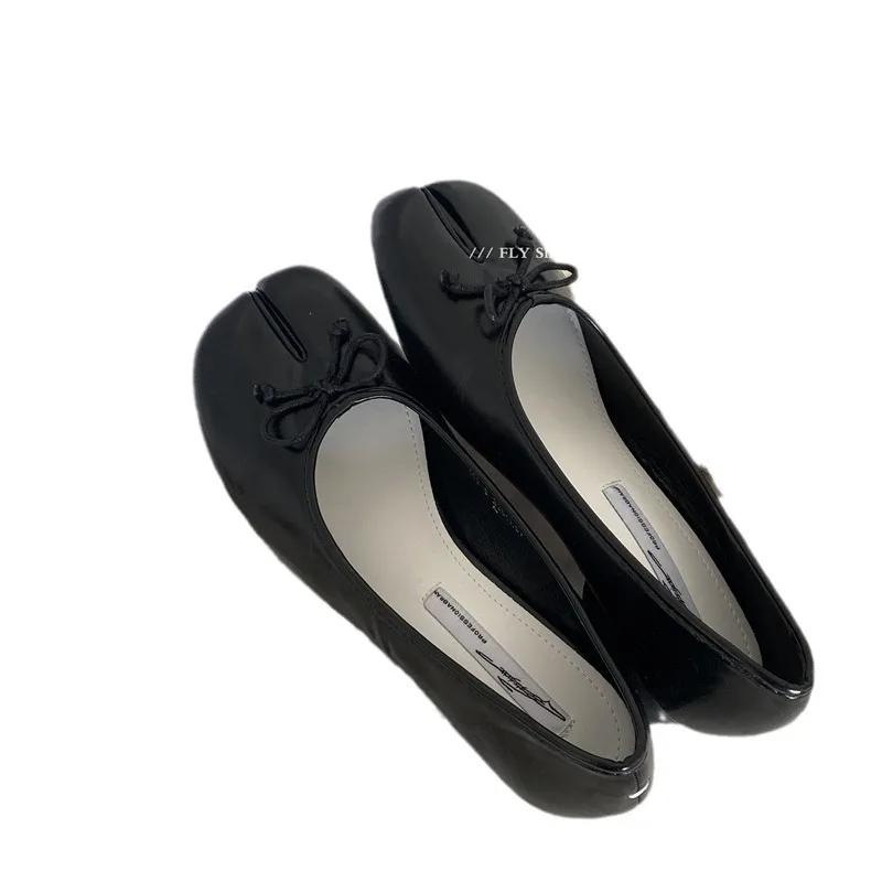 Fashion NEW Slipt Toe Ankle Strap Women Pumps Chunky Round Heels Buckle High Heels Leather Vintage Spring Tabi Shoes for Women