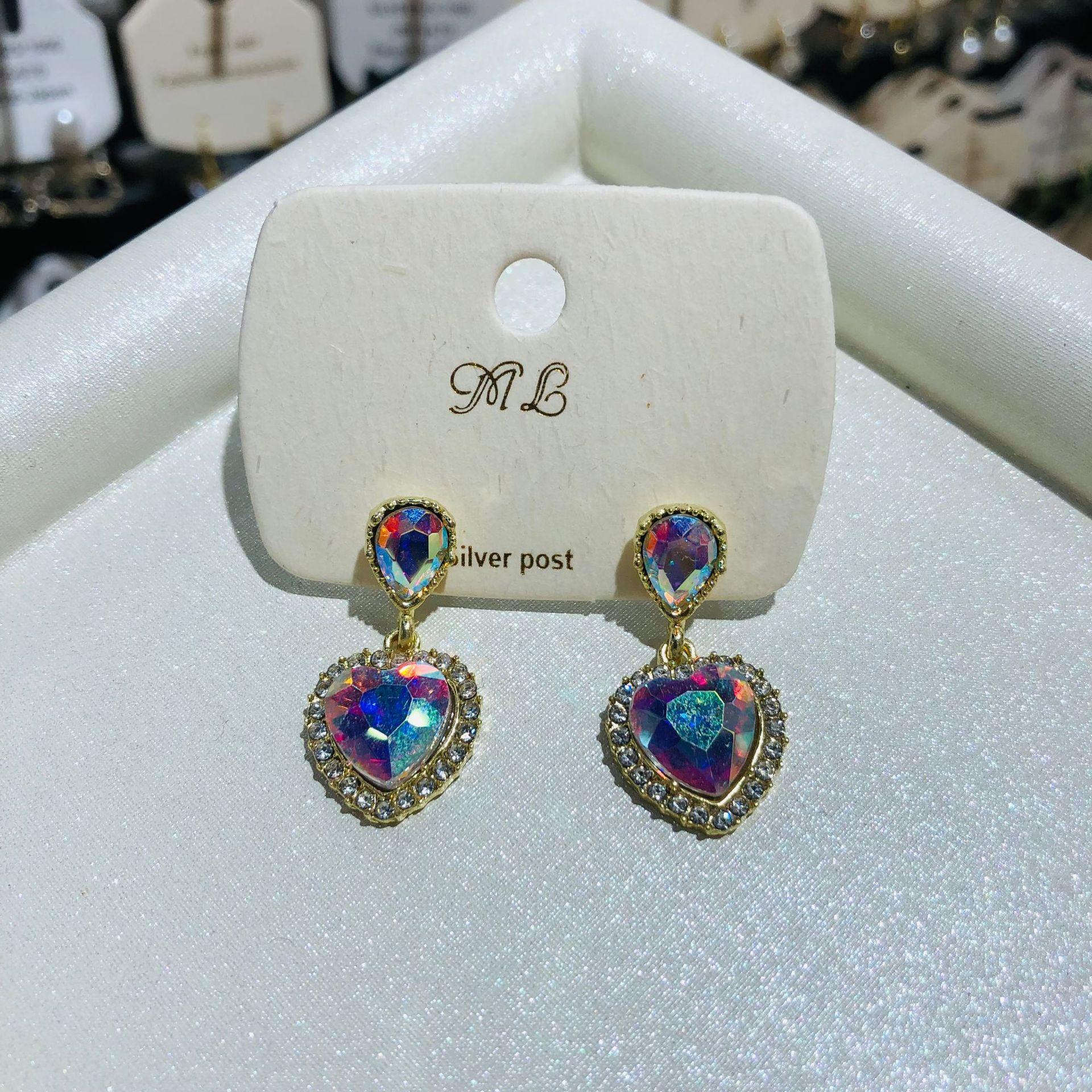 

Inlaid Rhinestone Love Earring for Women Light Luxury High-end French Sweet Temperament Drop Earrings Luxury Designer Jewelry