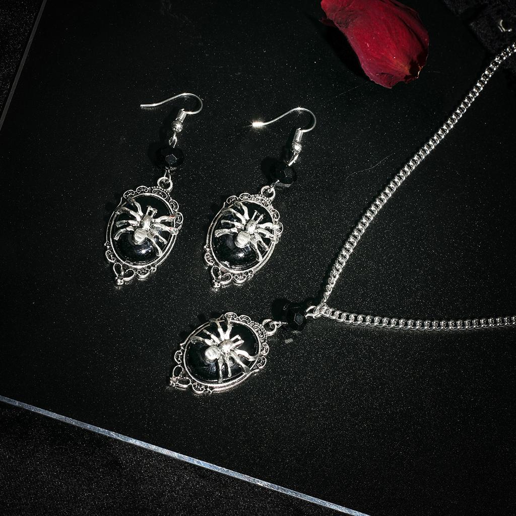 Halloween Animal Black Gem Dark Necklace, Gothic Retro Spider Pendant Necklace