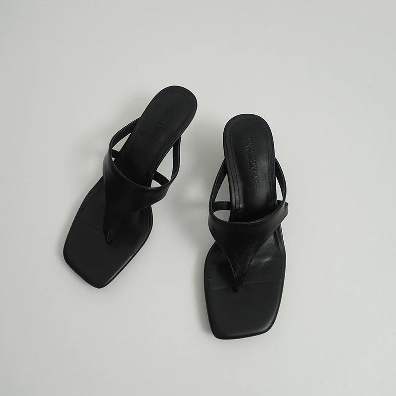 Retro-Stil Sommer-Slipper mit Zehenclip für Damen, modische, niedrige Absatzschuhe, elegante Outdoor-Sandalen ·