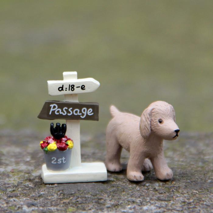 Resin Cartoon Dog Plant Pot With Signpost Miniature For Desk Decor