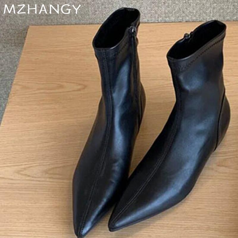 Stivaletti alla caviglia da donna alla moda con tacco a punta Scarpe Moda Inverno Sexy Scarpe in pelle Donna Tendenza 2024 Stivali da neve Eleganti Goth Mujer Stivali