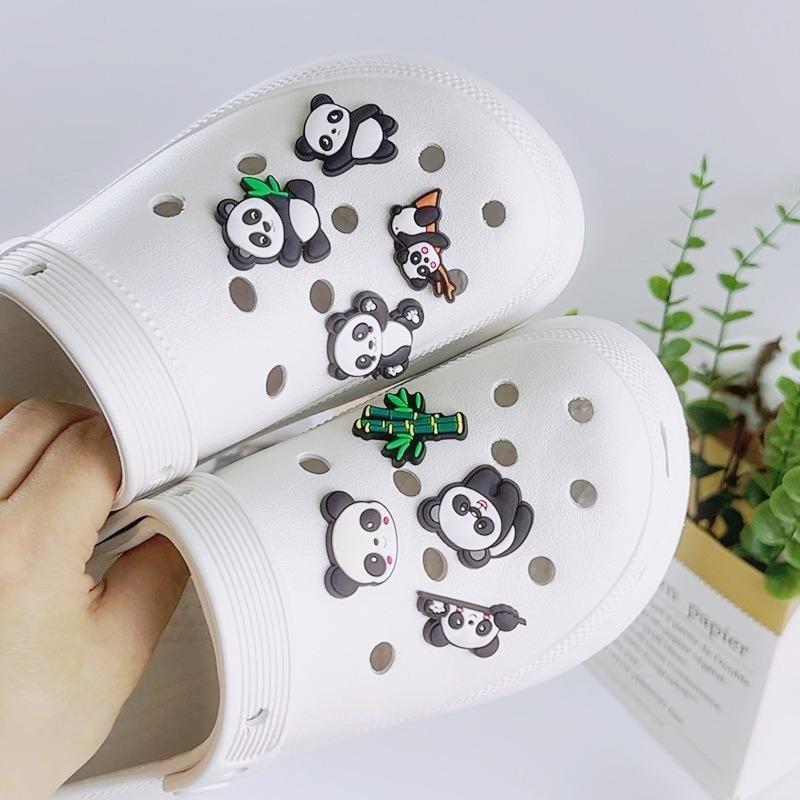 8 Stück Mode Schuhanhänger für Clogs Set Zubehör Lochschuh Schnalle Niedlicher Panda Bambusblatt DIY Schuhdekorationen