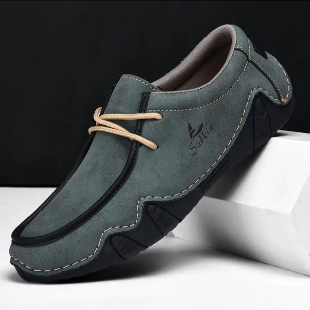 New 2026 Fashion Handmade Leather Casual Men Shoes Design Sneakers Man Loafers Breathable Low Top Flat Shoes Driving Plus Size