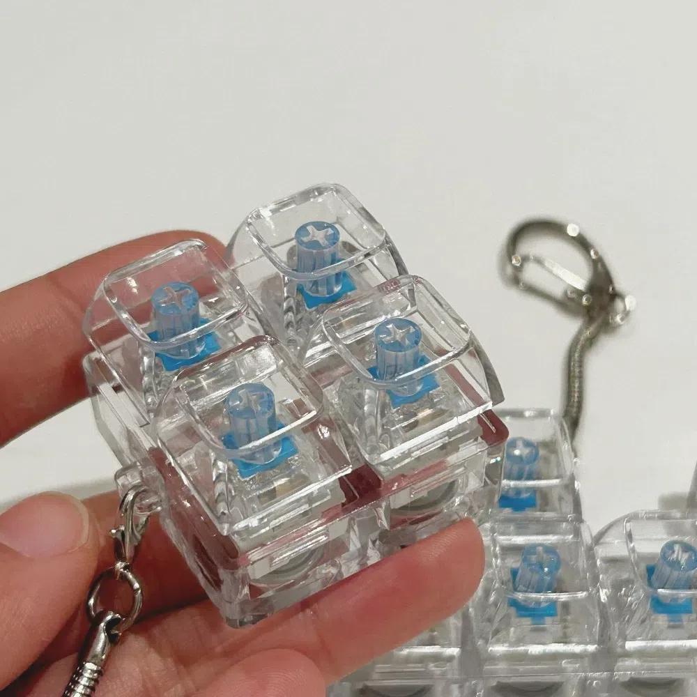Relaxing 4/5 Keys Finger Keyboard Stress Relief Gadget Fidget Keychain Pass The Time Button Keycap Keyboard Caps Adult