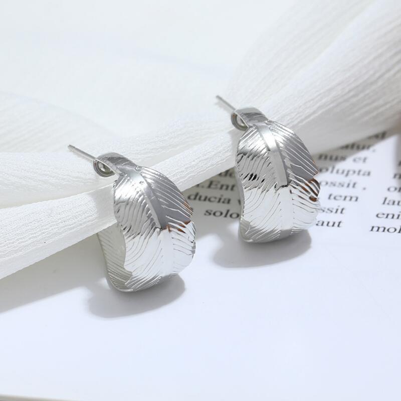 

Metal Feather Women s Stud Earrings Gold Color C-shaped Earrings for Female Unusual Earrings bijoux femme Fashion Zircon