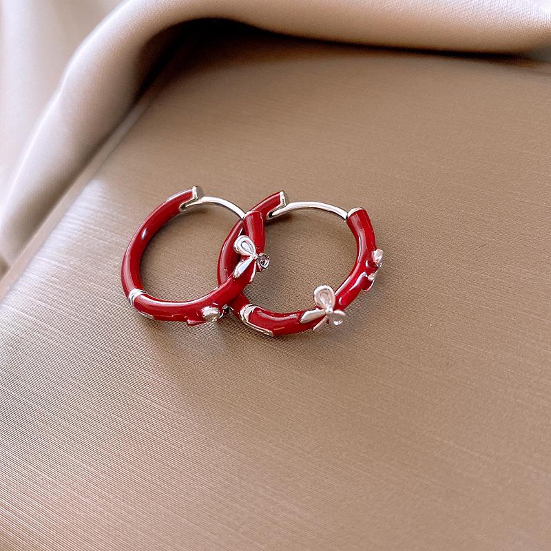 Silver Needle Red Drip Geometric Ear Cuffs - Retro Light Luxury Earrings for Women, Autumn/Winter Collection