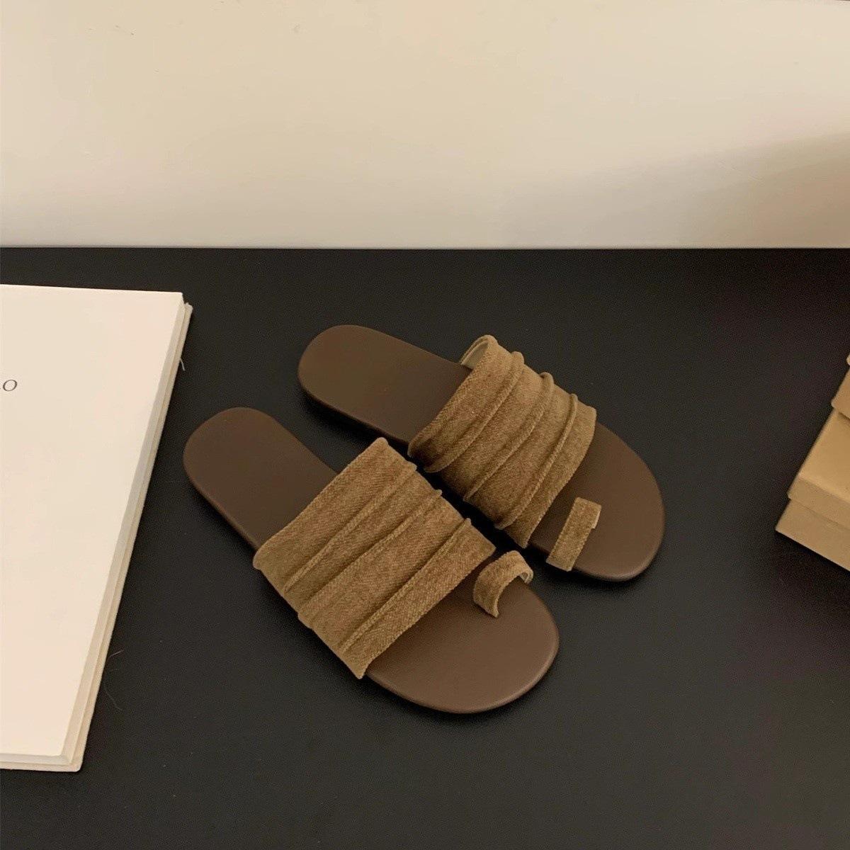 

Holiday wind cover toe flat slippers women s outer wear summer 2025 new casual one-word drag temperament beach women s shoes 39 темно-коричневого кольору