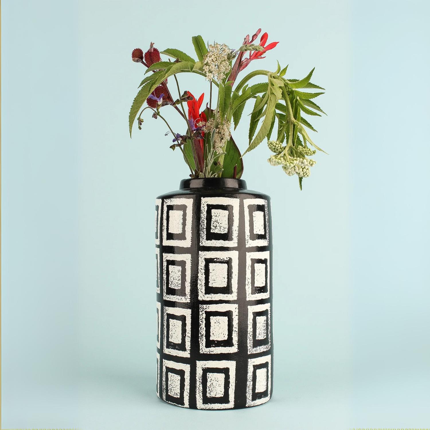 

Bien Handmade Ceramic Vase 23 cm чорний