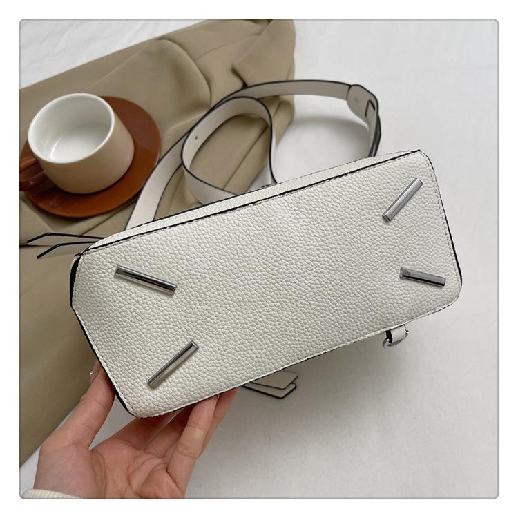 Lychee Pattern Portable Shoulder Messenger Bag, Fashionable and Practical.