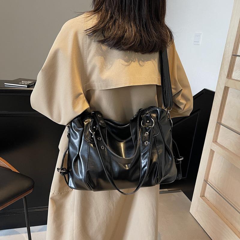Premium retro large-capacity commuter tote bag women's autumn and winter new versatile shoulder messenger bag