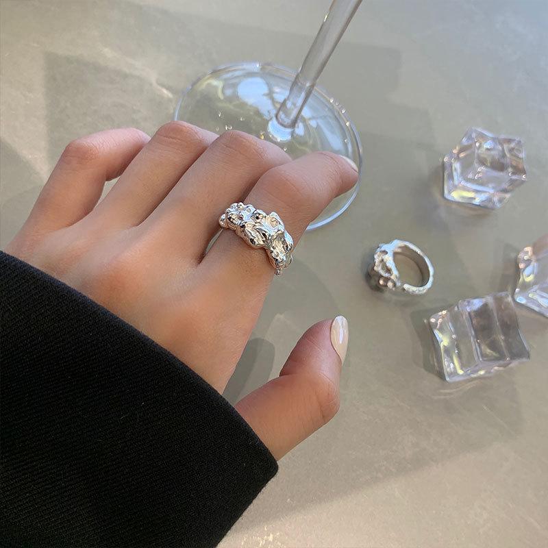 

Полый текстурированный шикарный кольцо из стерлингового серебра 925 пробы Вневременное корейское модное ювелирное изделие для женщин